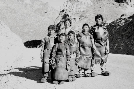 佛教故事－震撼：五个孩子徒步二千公里朝佛路