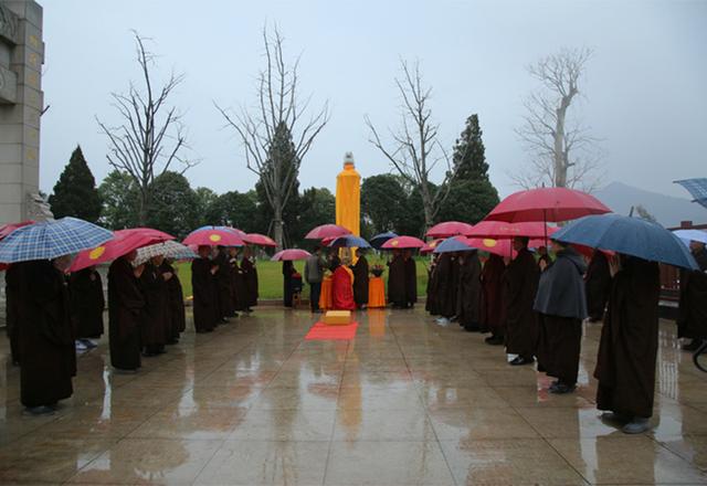 东林寺净土苑举行“永久免费入苑”洒净仪式