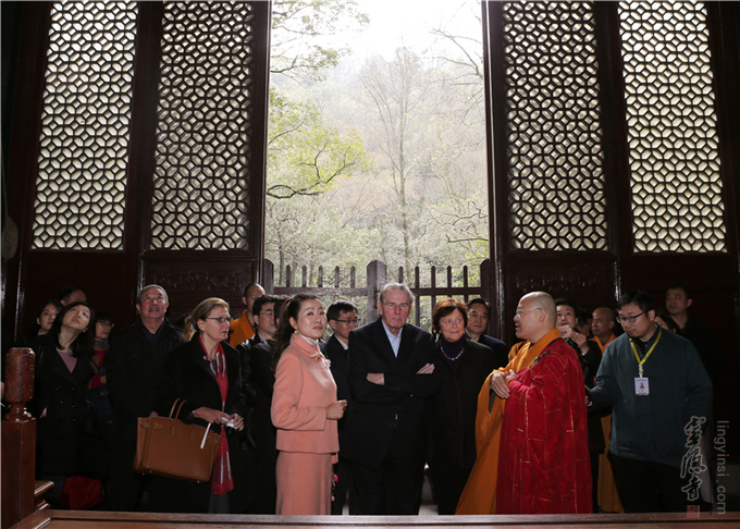 前国际奥委会主席雅克·罗格伉俪一行到访灵隐寺